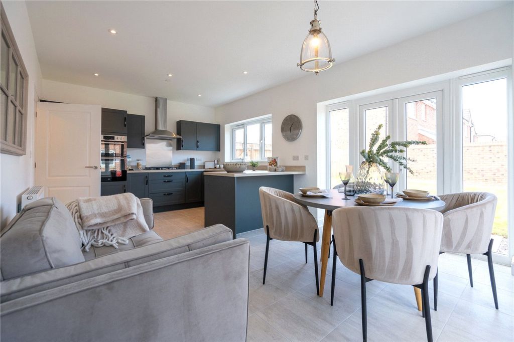 Property photo 3 of 11 Dining Area