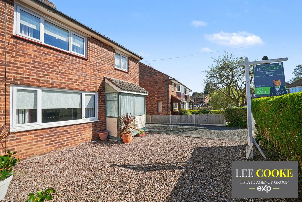 Property photo 2 of 35