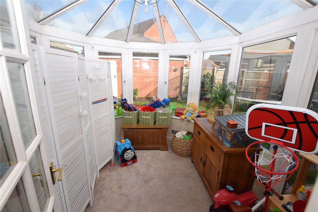Property photo 3 of 14 Conservatory