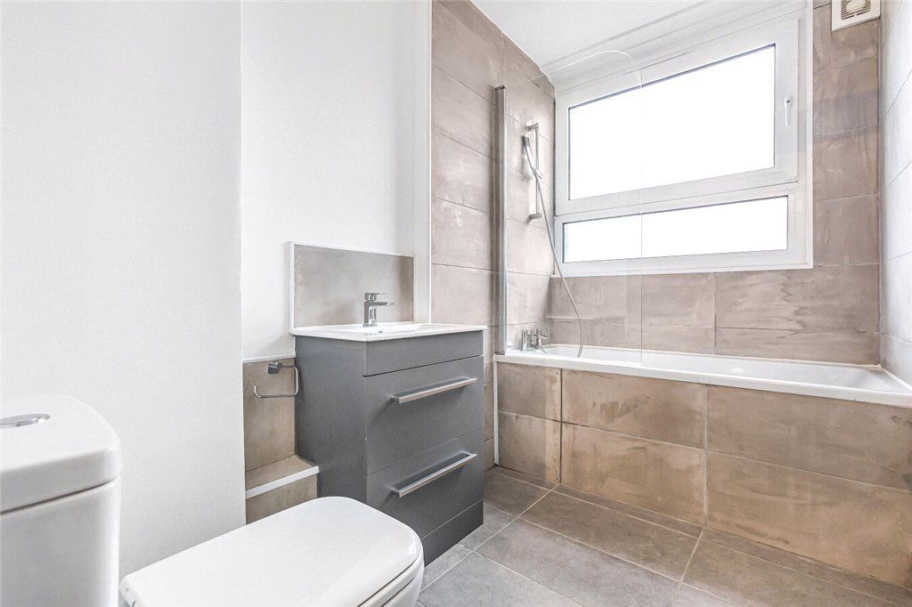 Property photo 3 of 11 Bathroom