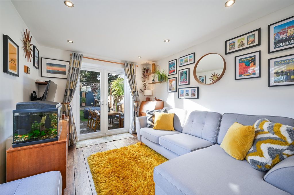 Property photo 2 of 17