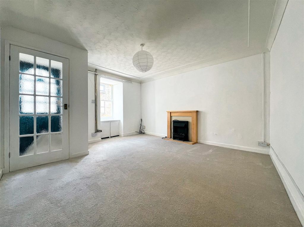 Property photo 3 of 22 Living Room