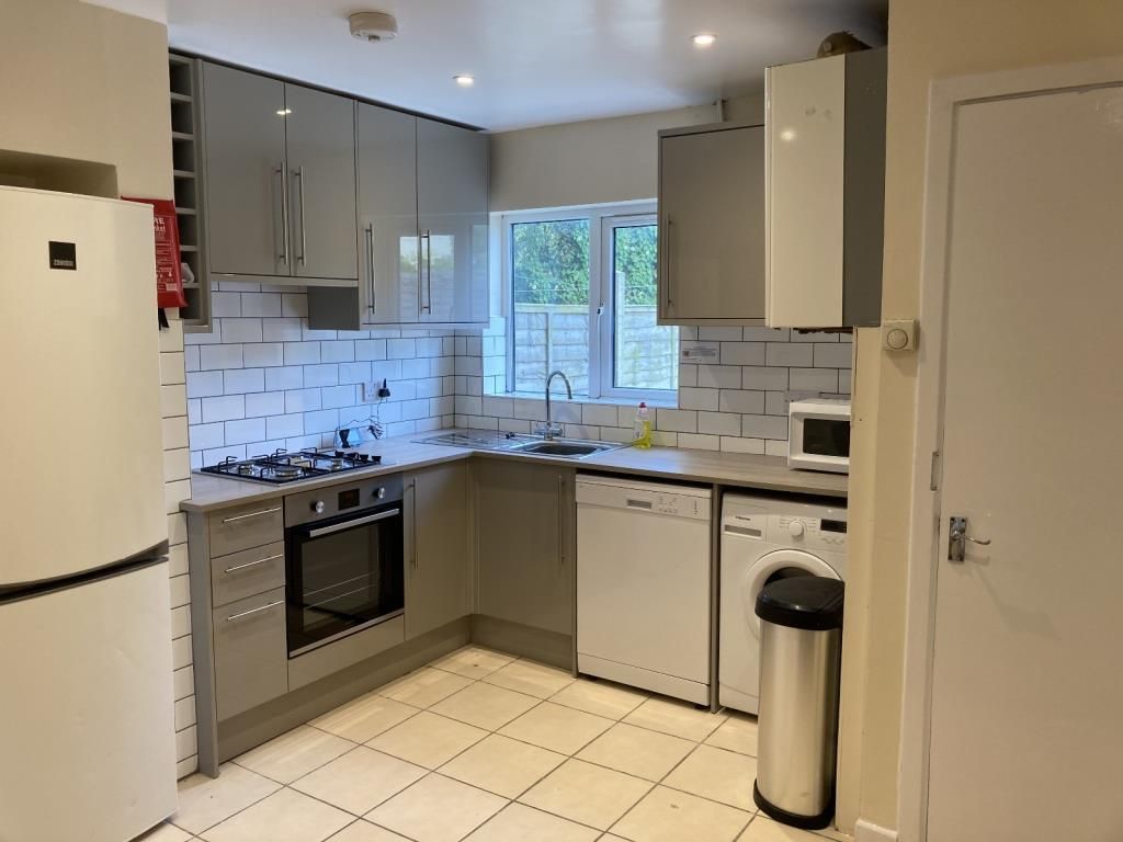 Property photo 2 of 12 Kitchen