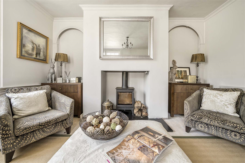 Property photo 2 of 28