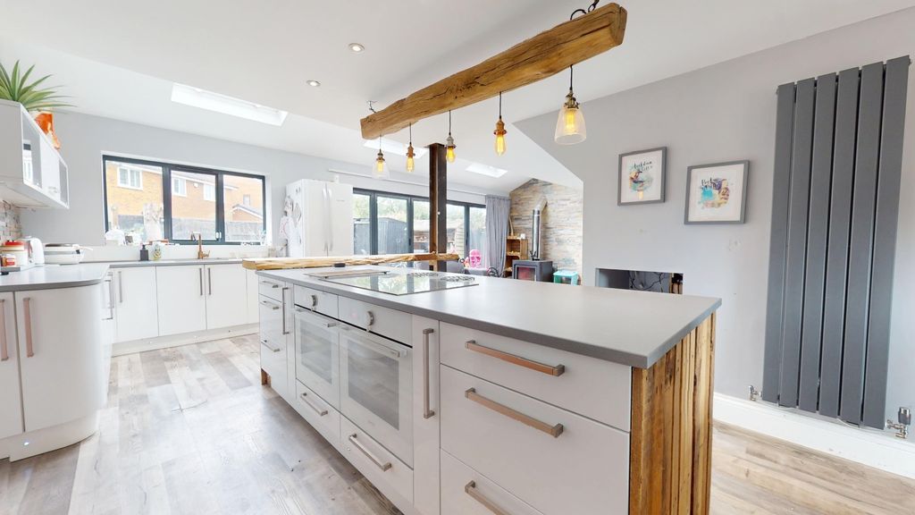 Property photo 2 of 31 4363111