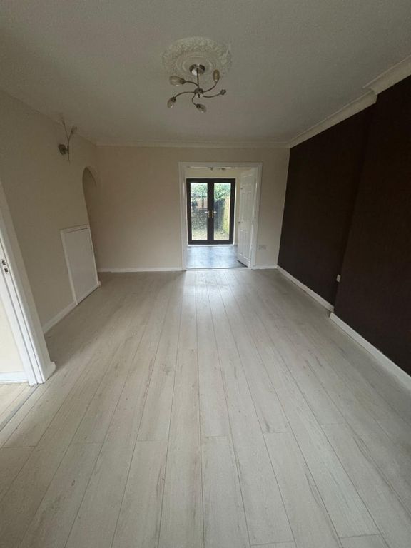 Property photo 2 of 9 Image