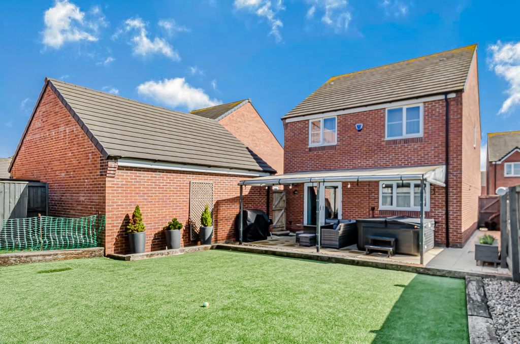 Property photo 1 of 24 Advert-05