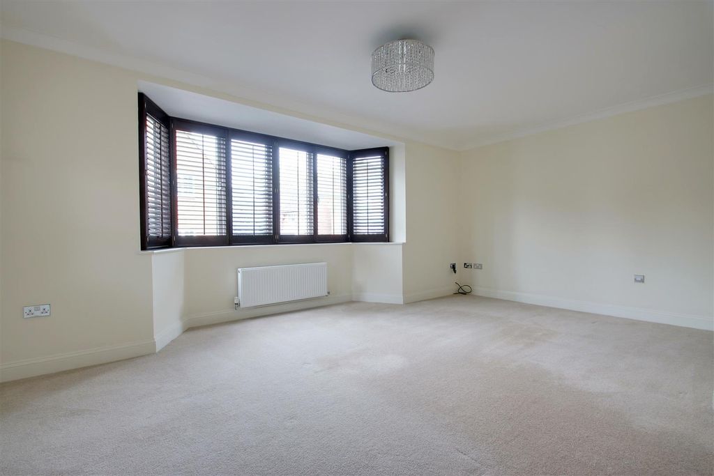 Property photo 3 of 22
