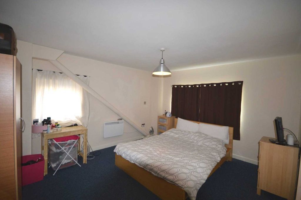 Property photo 2 of 8