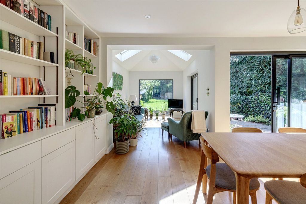 Property photo 2 of 18 Picture No. 33