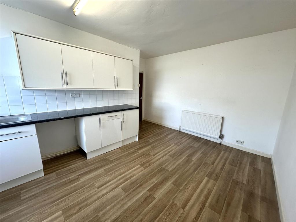 Property photo 3 of 8 20251128_112947687_Ios.Jpg