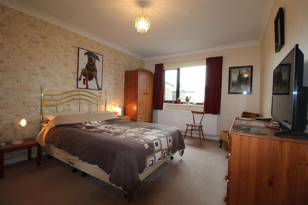 Property photo 3 of 7 Master Bedroom