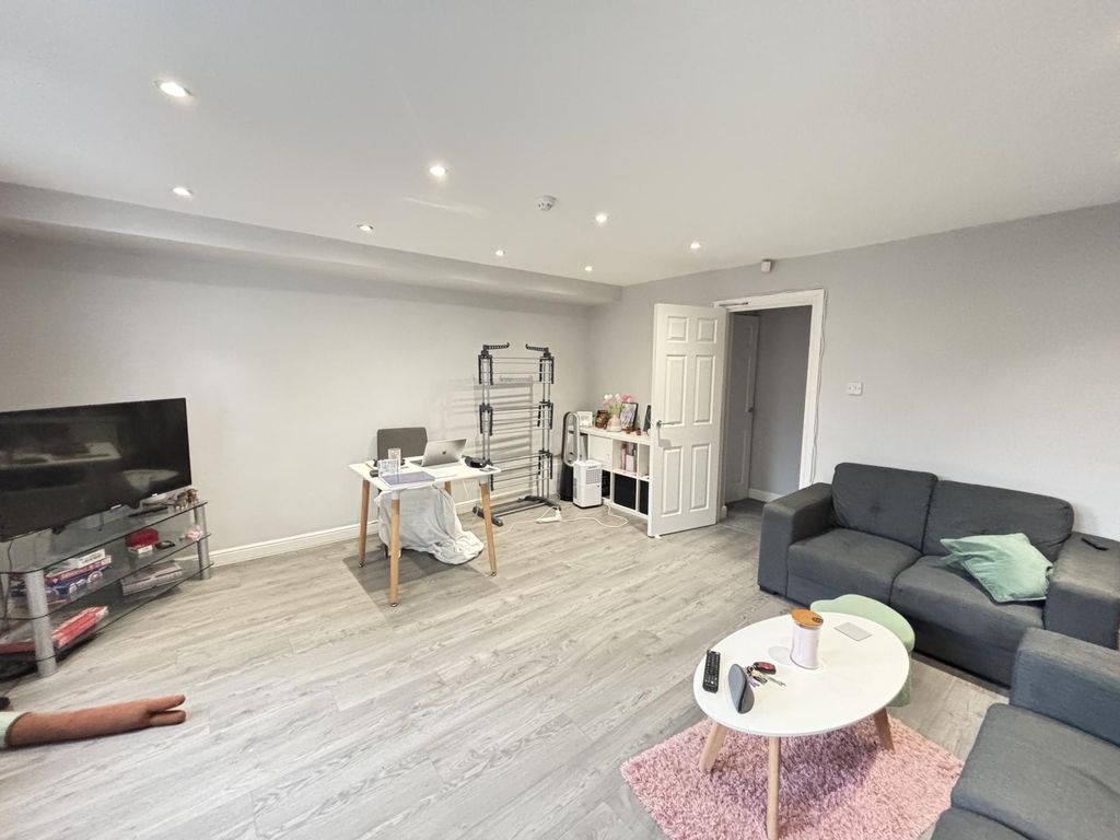 Property photo 2 of 15 Bright And Spacious Living Room With Modern Furnis...