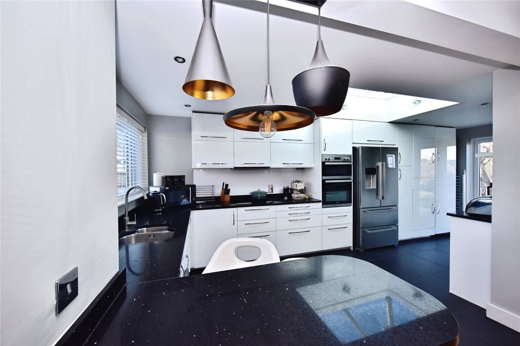 Property photo 3 of 29 Picture No. 27