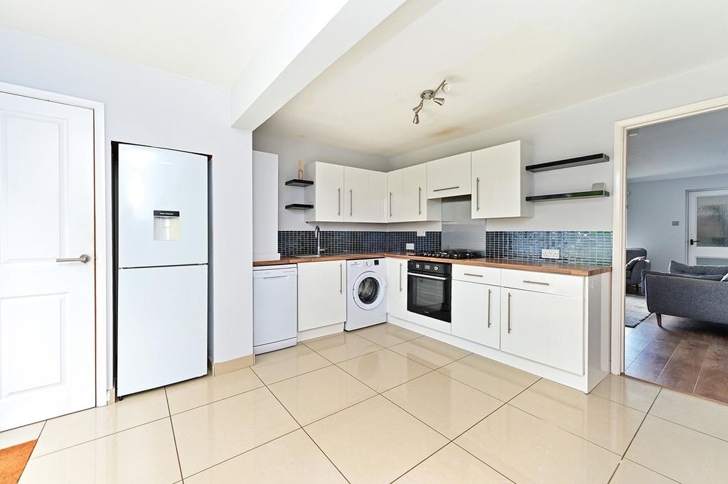 Property photo 2 of 11 Kitchen/Dining Room