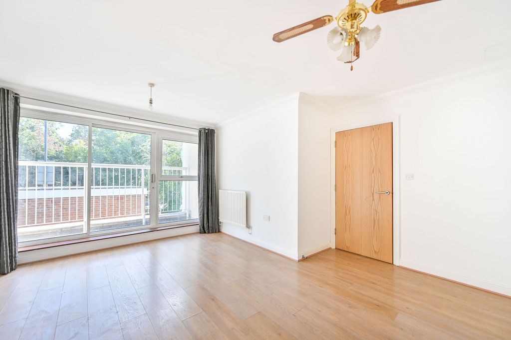 Property photo 3 of 11