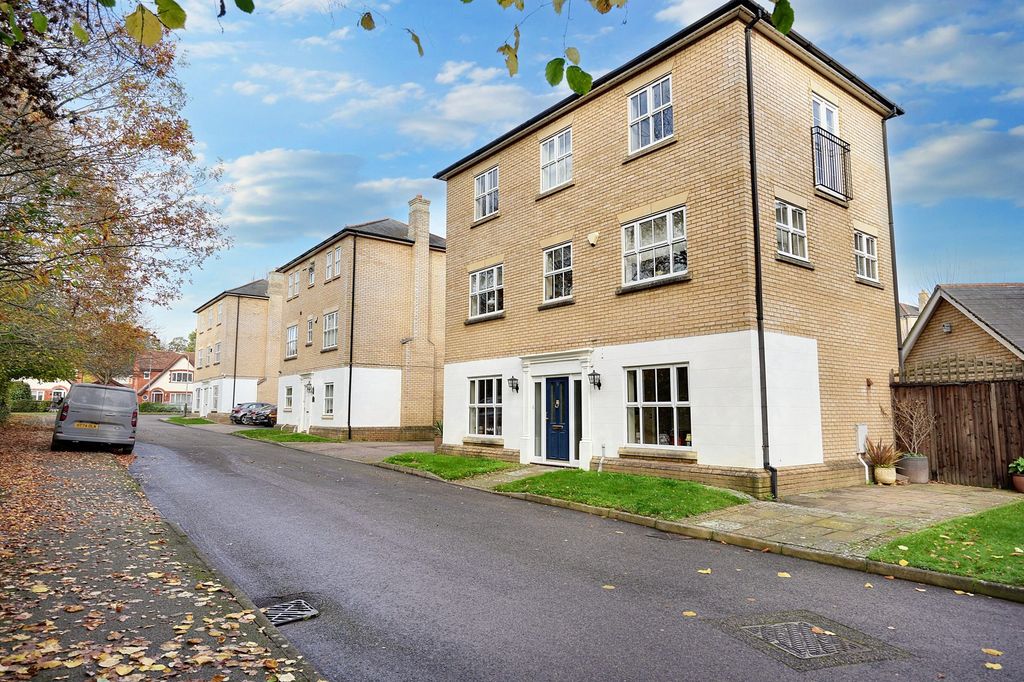 Property photo 2 of 18