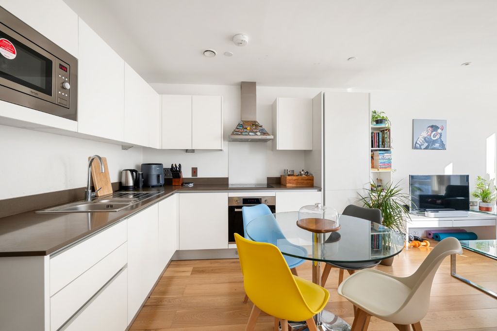 Property photo 3 of 10 4810375