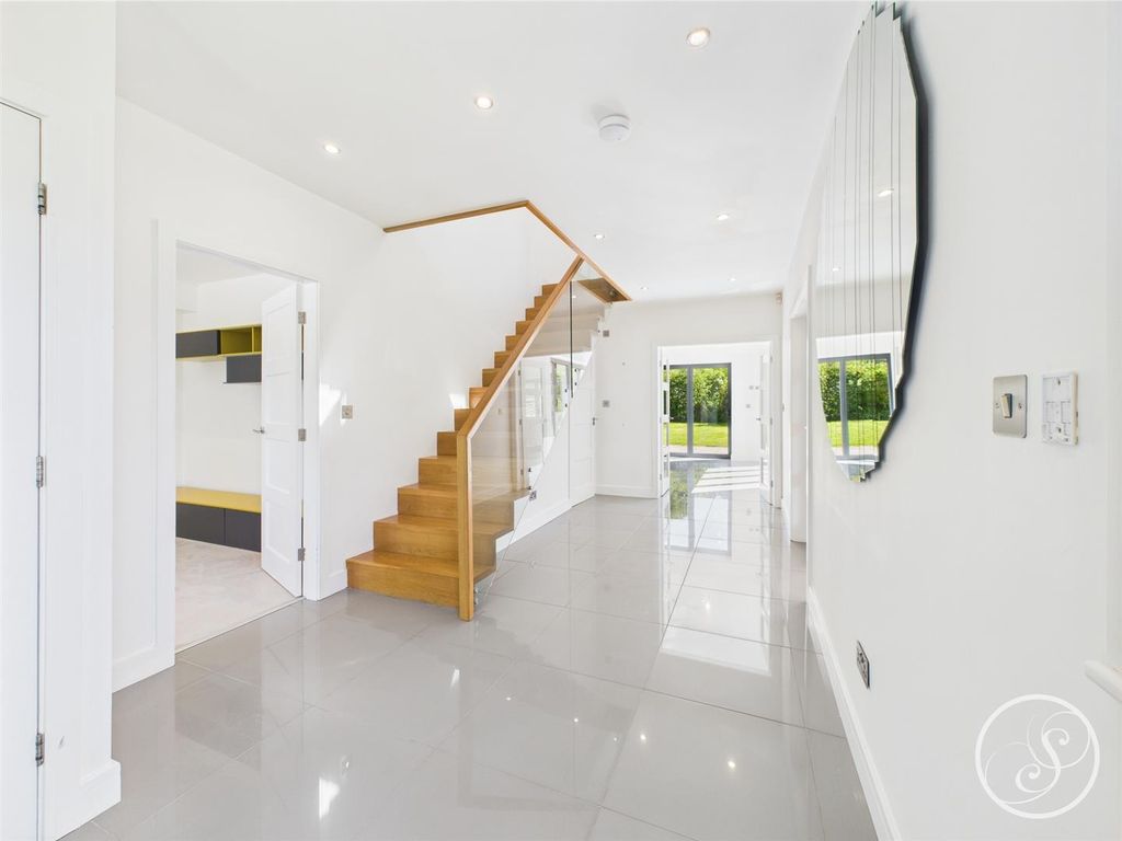 Property photo 3 of 30 Entrance