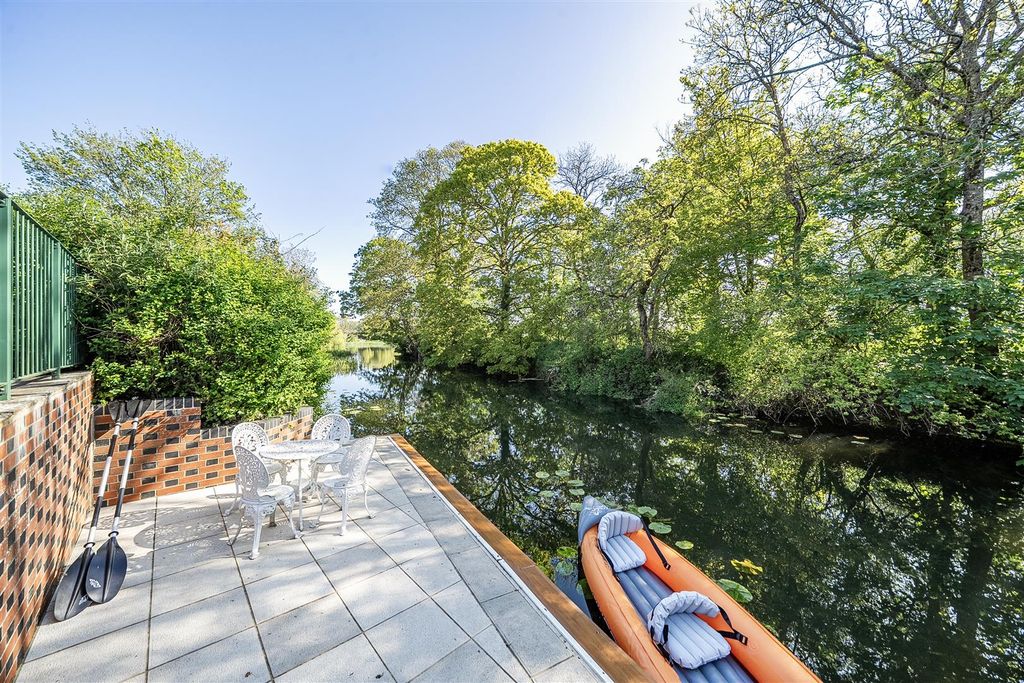 Property photo 1 of 14 Riverside