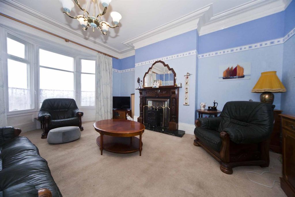 Property photo 2 of 25