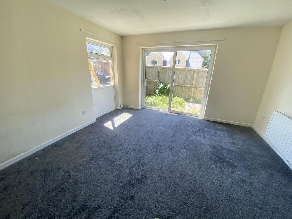 Property photo 2 of 4 Living Room