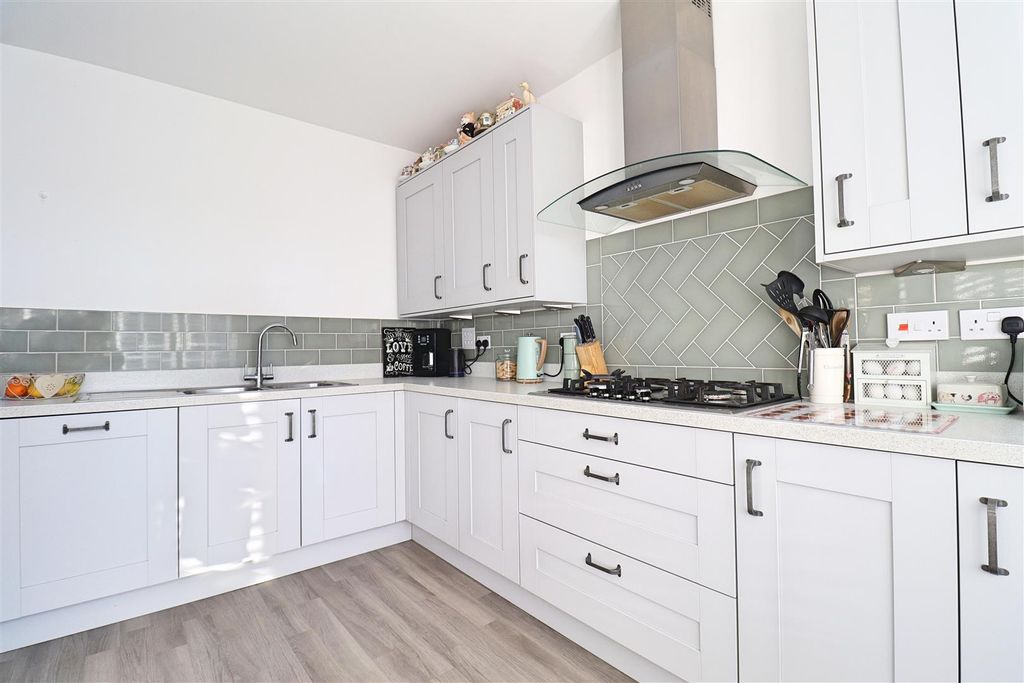 Additional image 8 of 5 bed detached house for saleHome Field Drive, Braintree CM7