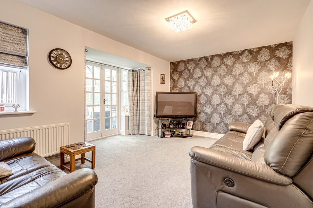 Property photo 3 of 28