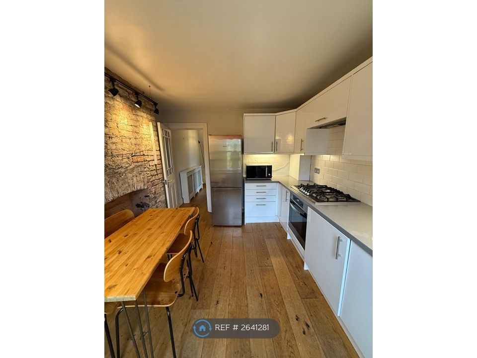 Property photo 2 of 6 Kitchen