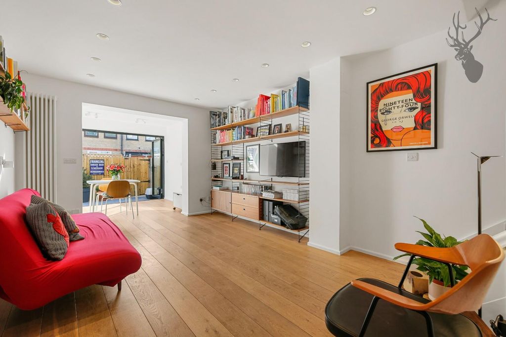 Property photo 2 of 33