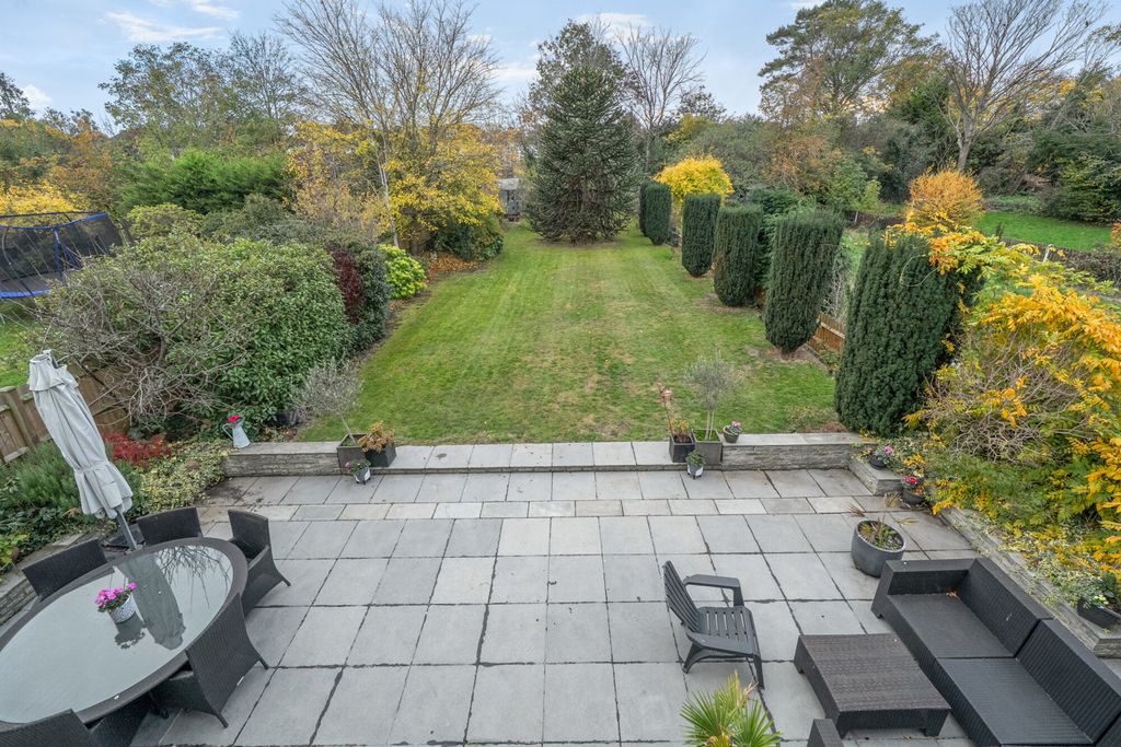 Property photo 3 of 25 Garden