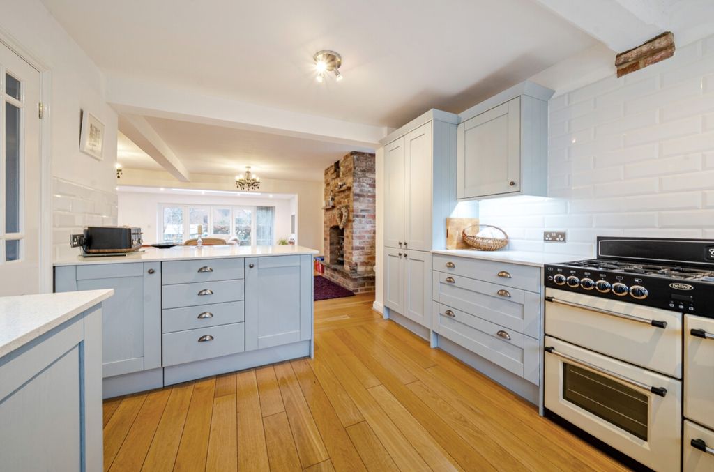 Property photo 3 of 28 1404559-14-6977Ae1406914