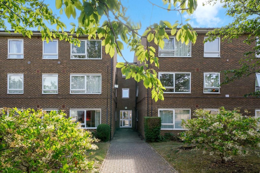 Property photo 1 of 8