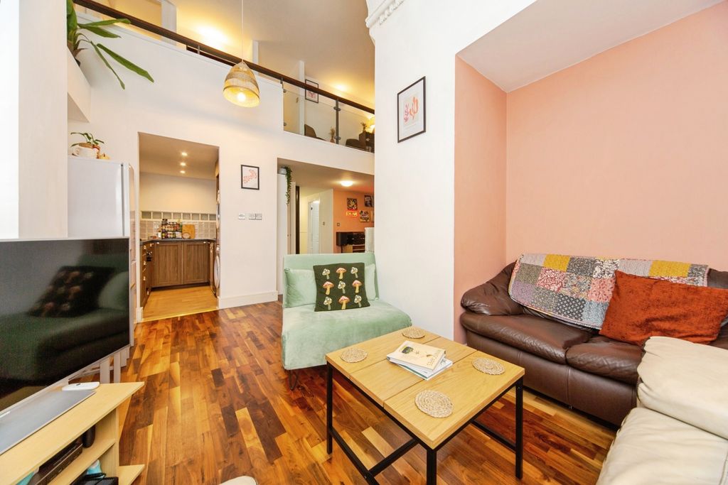 Property photo 3 of 22 Pbox-Img.Jpg
