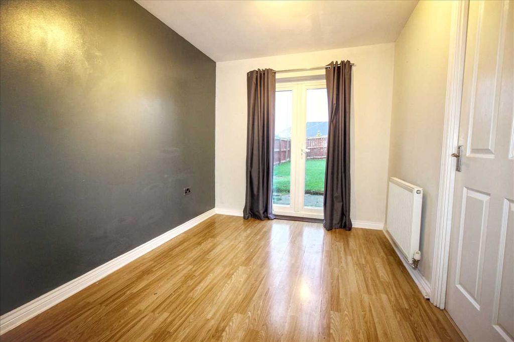 Property photo 3 of 10 Dining Room