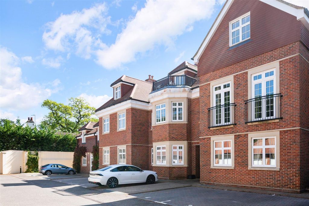 Additional image 32 of 2 bed flat for saleFlanchford Road, Reigate RH2