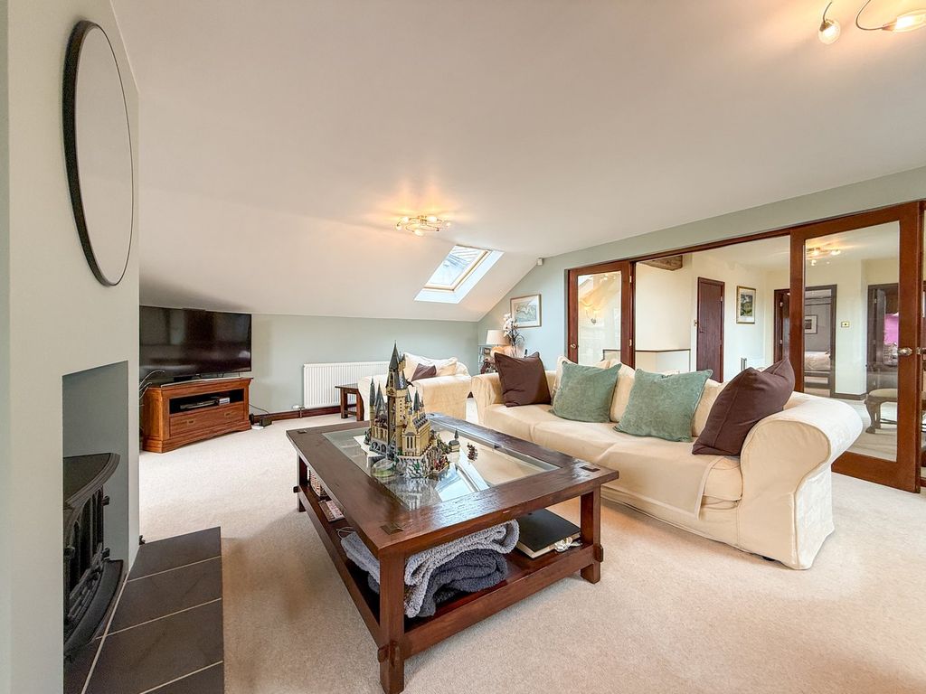 Property photo 3 of 37