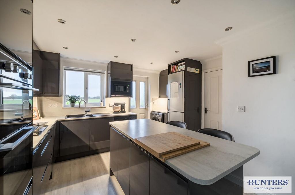 Property photo 3 of 21 86310Db1-5A31-43F2-891c-9Aaaf7998856.Jpg