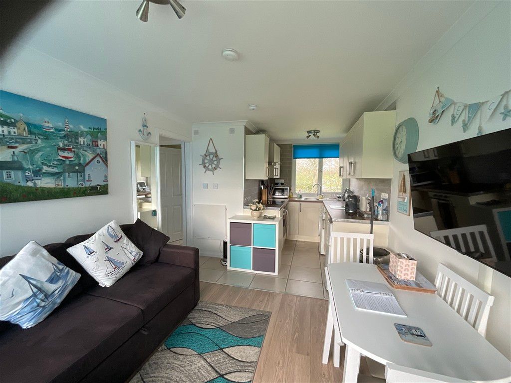 Property photo 3 of 8 Lounge/Kitchen