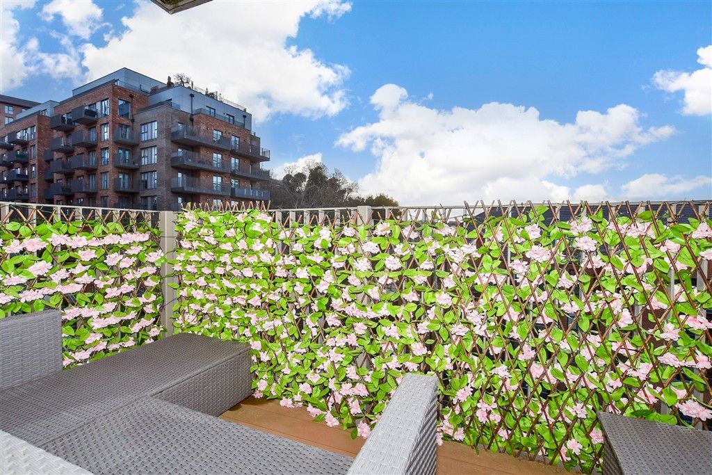 Property photo 3 of 9 Balcony / Terrace