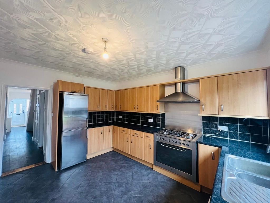 Property photo 2 of 16 Kitchen