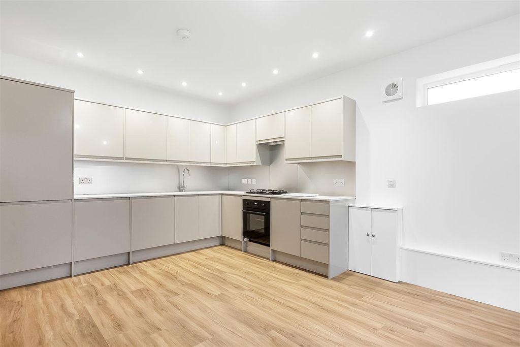 Property photo 3 of 17 Kitchen/Reception Room