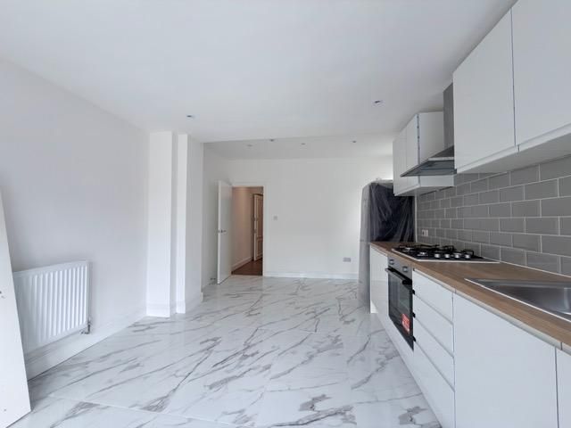 Property photo 2 of 12 99Ffbad0-915c-45Ca-Ad63-F721B1849640