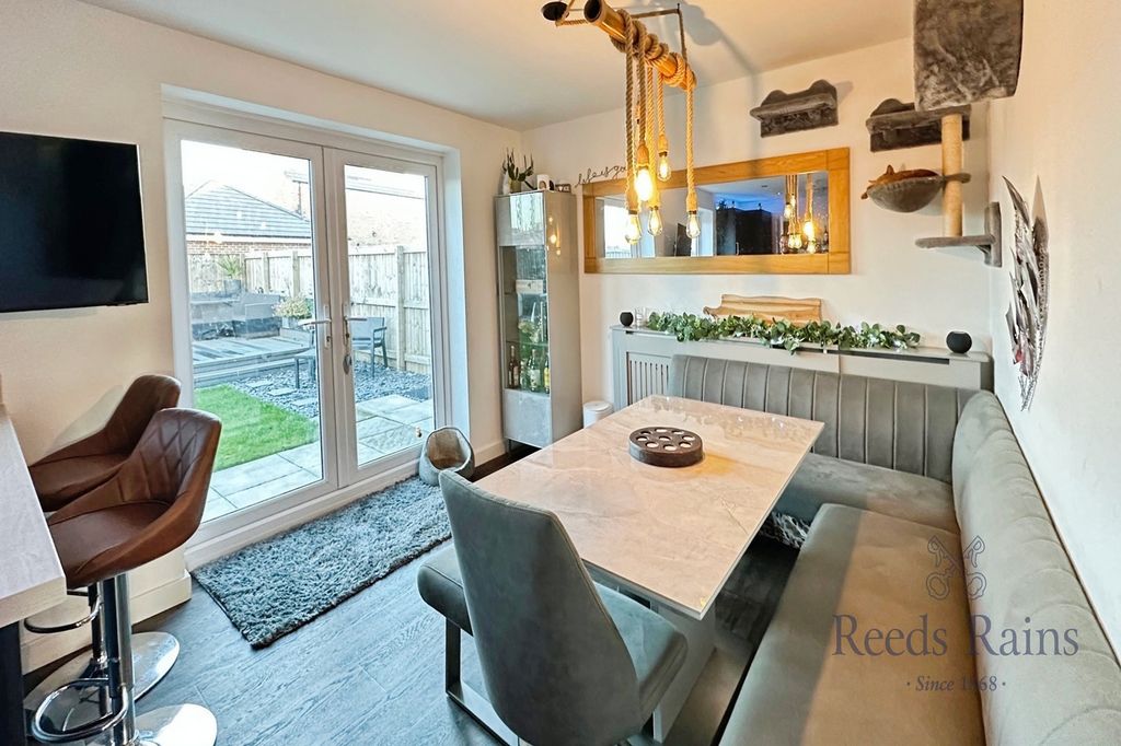 Property photo 2 of 19 Dining