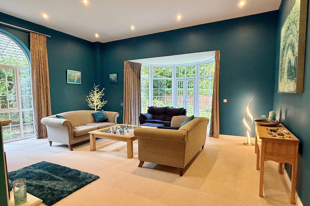 Property photo 2 of 34 Gallery