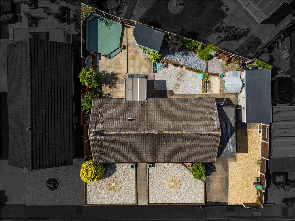 Property photo 2 of 27 Picture No. 24