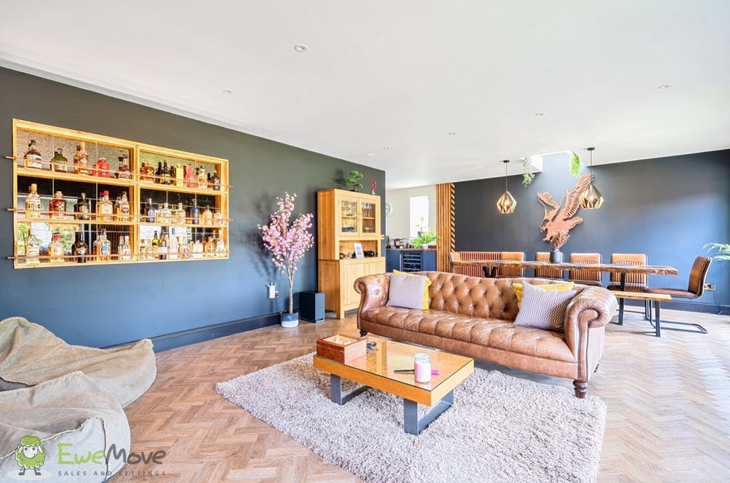 Property photo 3 of 26 c0Ea922E-F88E-461E-966B-79B2Ffd71647