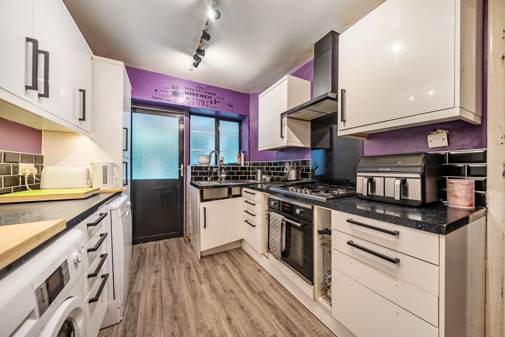 Property photo 3 of 15 Kitchen