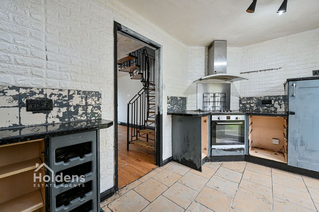 Property photo 3 of 21