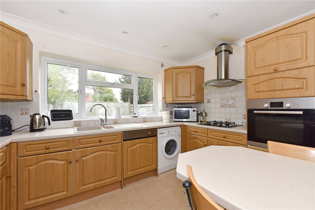 Property photo 2 of 7 Kitchen